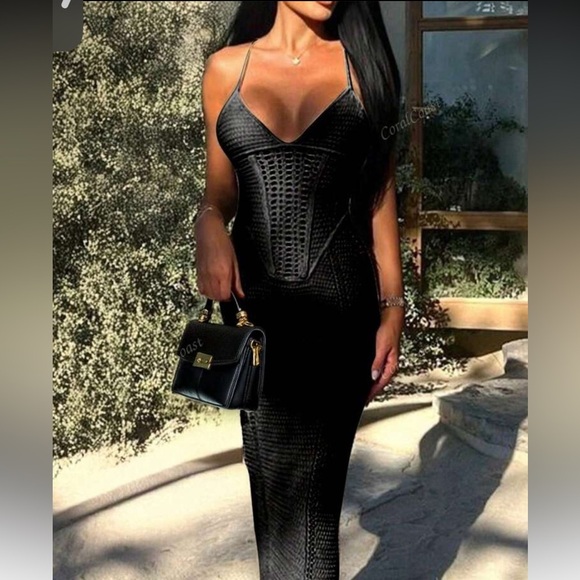 Black Backless Halter Bodycon Midi Dress - Picture 10 of 12